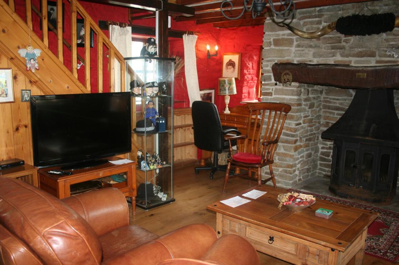 Barn Cottage - Farm Park Stay With Hot Tub Свонсі Екстер'єр фото